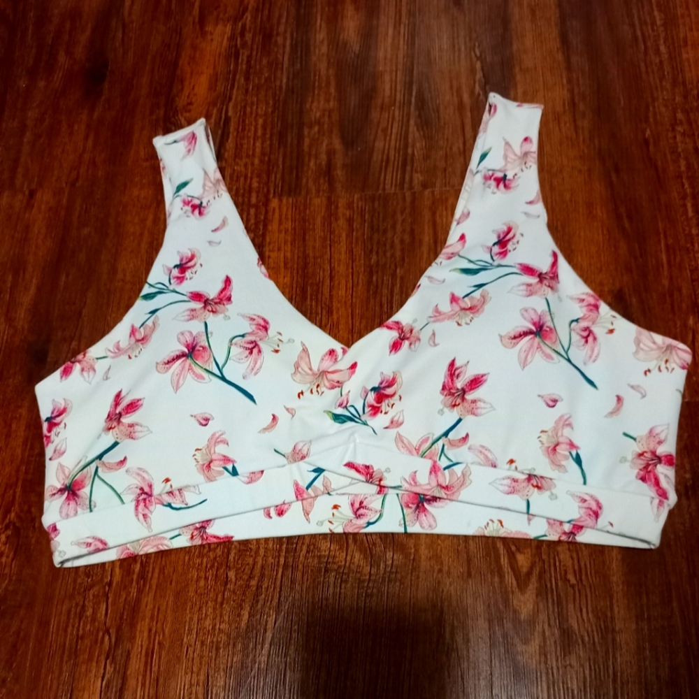 Fabletics Sweet Floral print Sports bra, Size Large